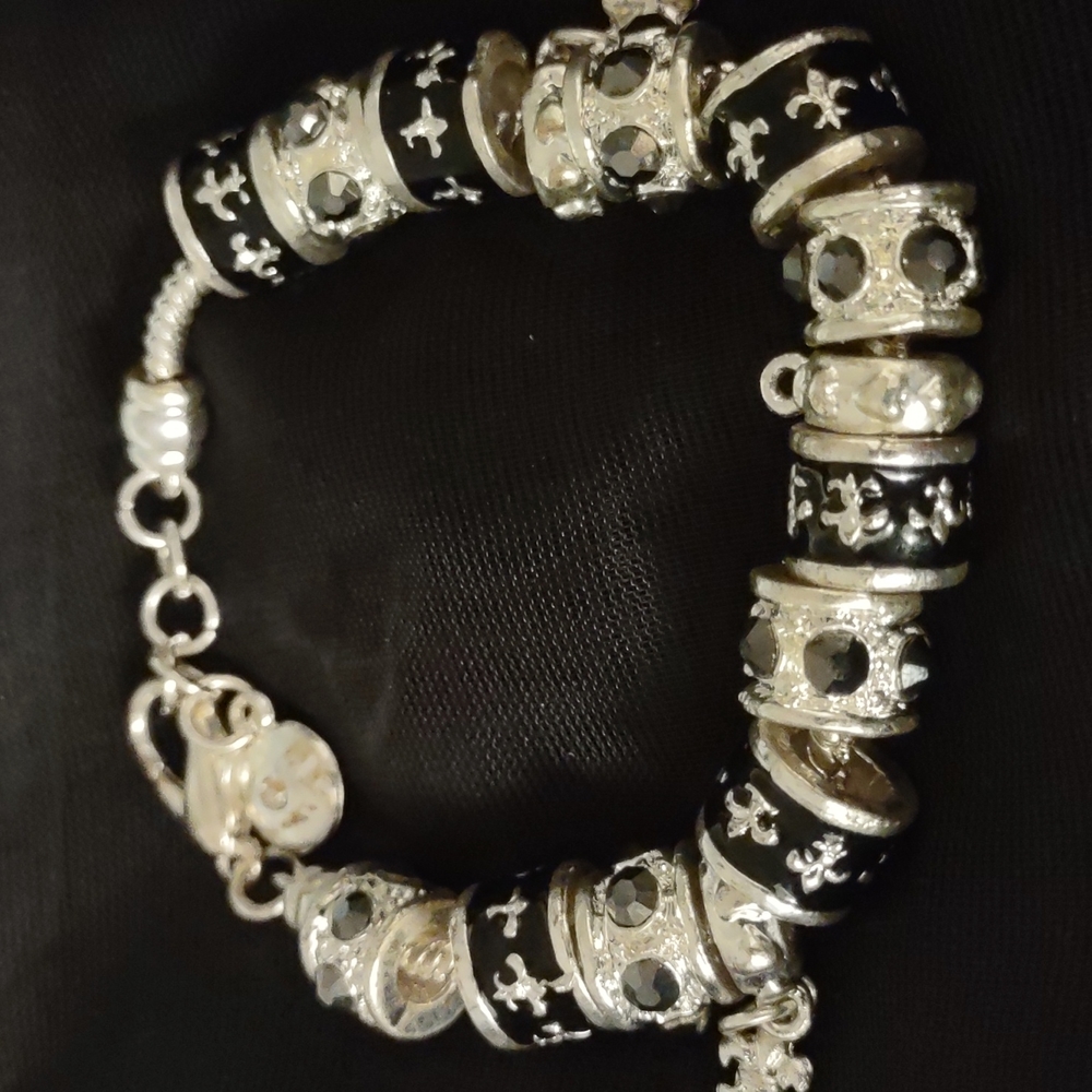WHITE HOUSE BLACK MARKET BLACK AND SILVER SLIDE CHARM BRACELET WITH ENAMELING